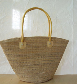 'V' Bag (Natural Banana with Beige Handle)